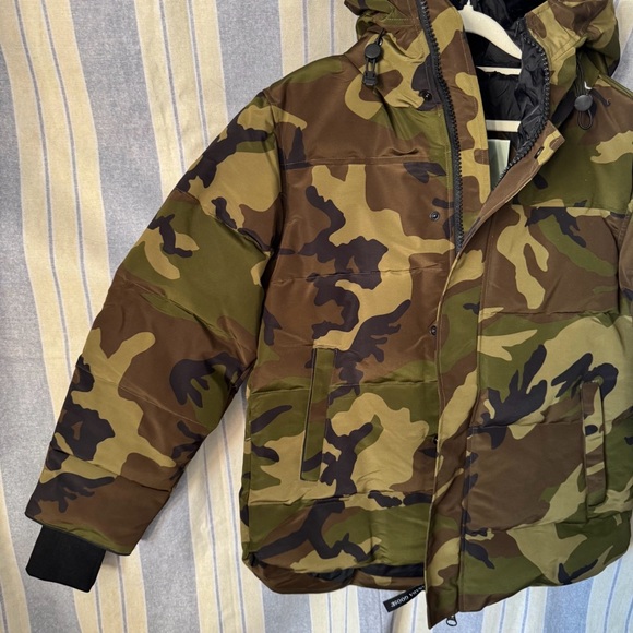 Canada Goose Men's Green Canouflage Puffer Jacket - Picture 6 of 9